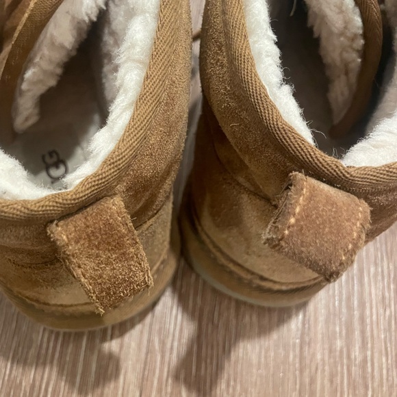 UGG Men's Brown Chukka Boots - Picture 16 of 16